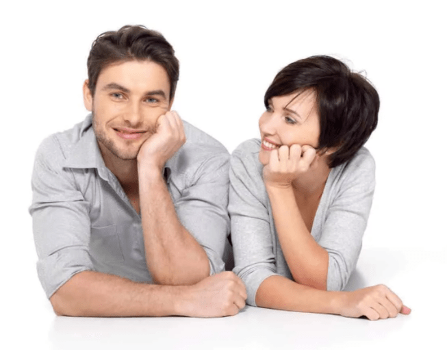 Zadovoljen moški in ženska po tečaju zdravljenja prostatitisa s kapsulami Prostamin